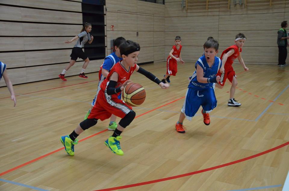 Fastbreak-Versuch des USV Halle gegen den SV Halle // Foto: Caro Stolze